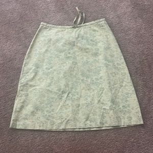 Green gap skirt